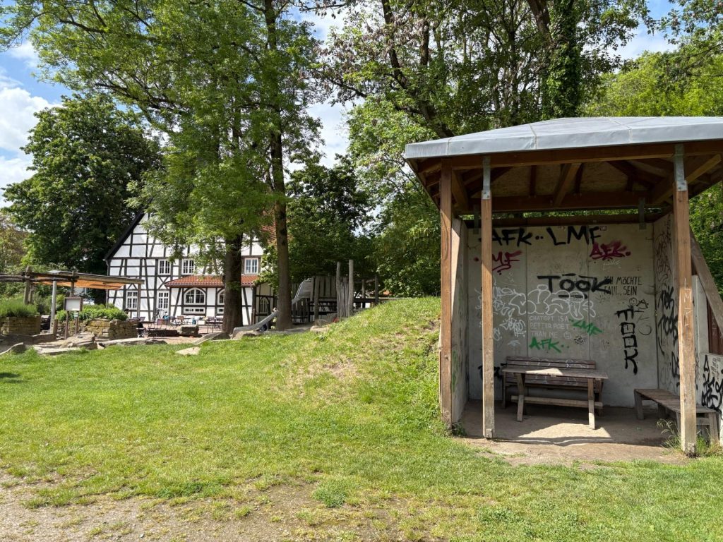 Umgestaltung unseres Kinderspielplatzes mit Unterstand
